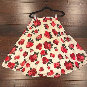 BB DAKOTA: Rose Printed Skirt. Size 0.